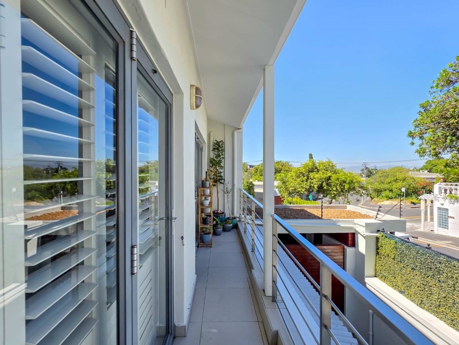 2 Bedroom Property for Sale in Vredehoek Western Cape